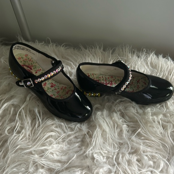 Girls, black pattern tap shoes by CAPEZIO size 13 1/2 M - Picture 1 of 9